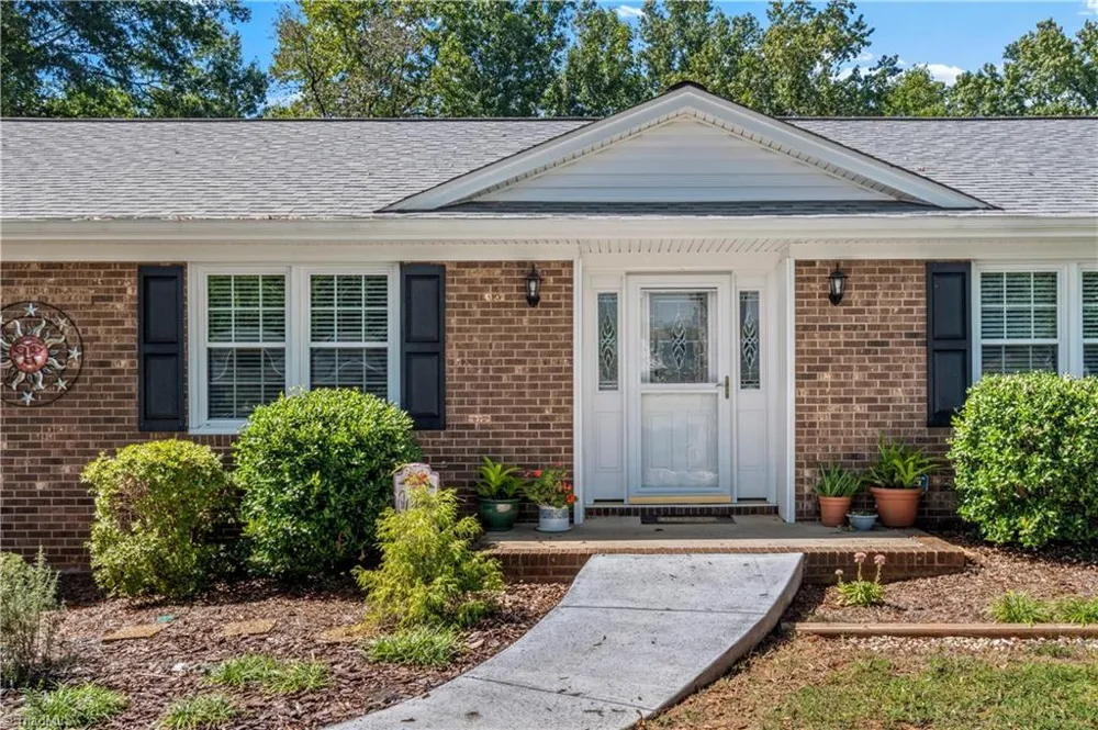 170 Queens Court Clemmons, NC 27012