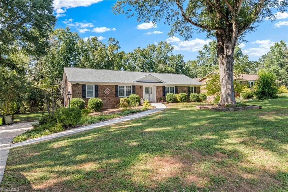 170 Queens Court Clemmons, NC 27012