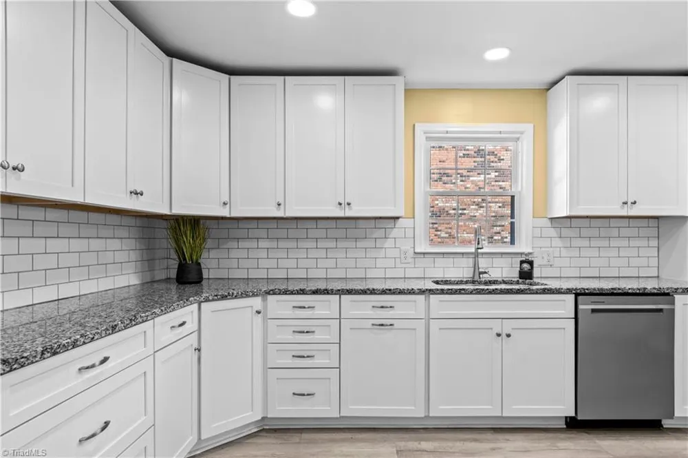 170 Queens Court Clemmons, NC 27012