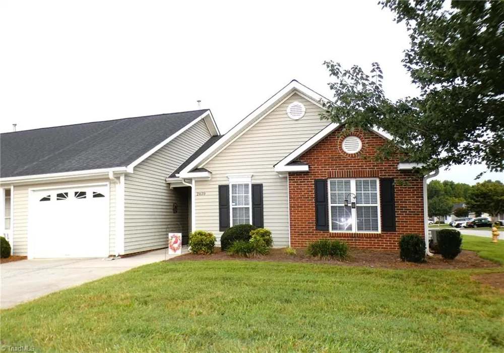 2439 Wynbrook Square Court Winston-Salem, NC 27103