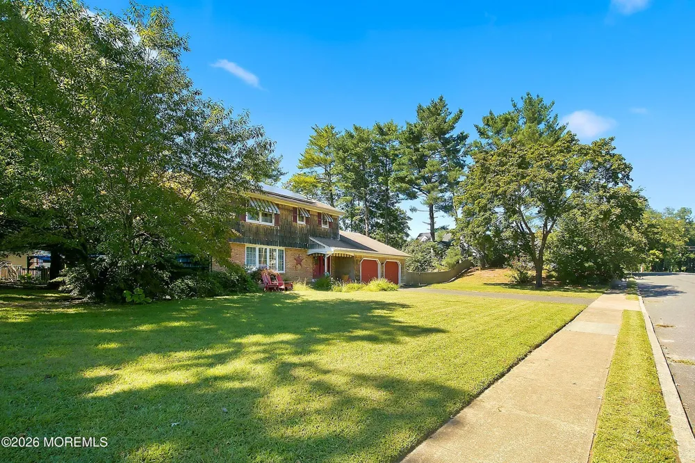 2211 Lark Drive Allenwood, NJ 08720