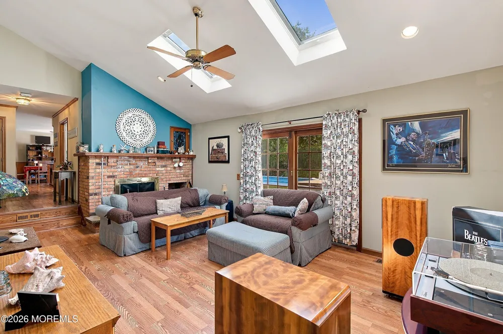 2211 Lark Drive Allenwood, NJ 08720