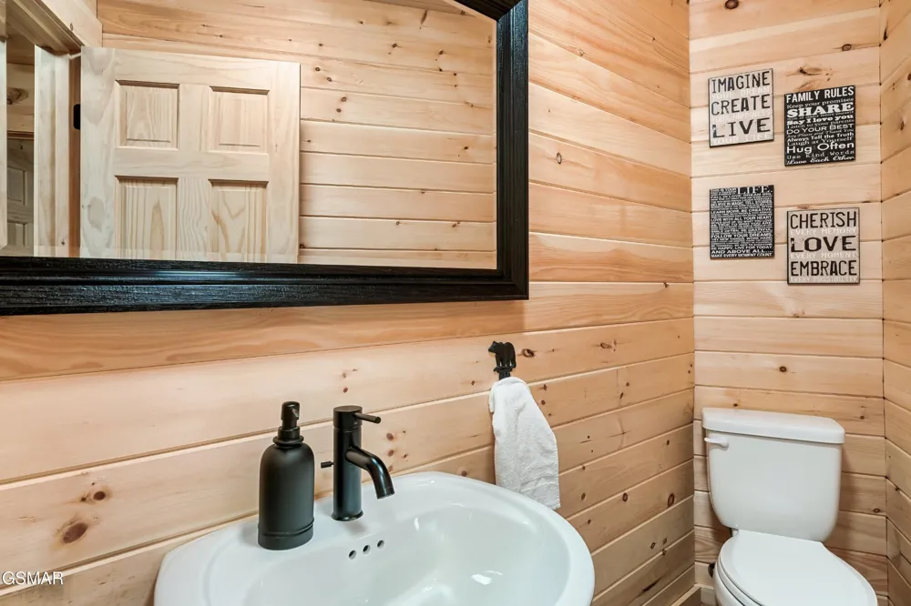 1325 Harmony Way Sevierville, TN 37876