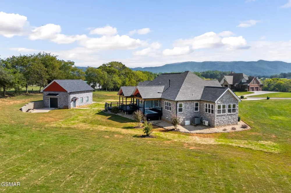 672 Winding Creek Way Walland, TN 37886