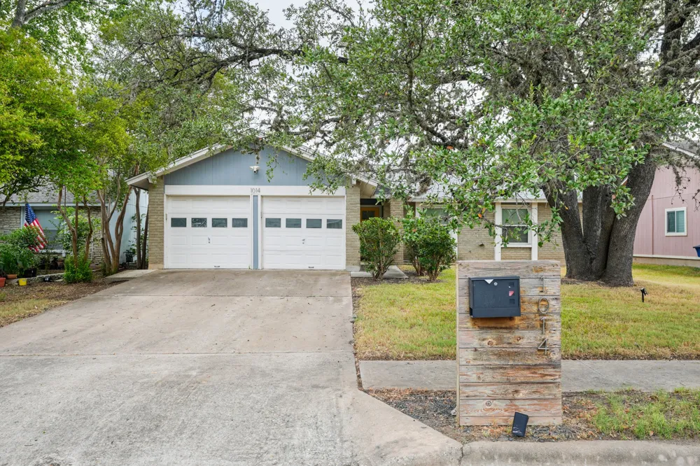 1014 Hillside Oaks Drive Austin, TX 78745