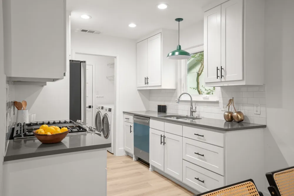 1014 Hillside Oaks Drive Austin, TX 78745
