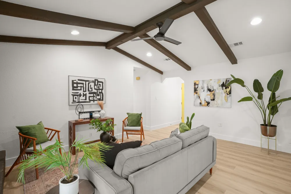 1014 Hillside Oaks Drive Austin, TX 78745