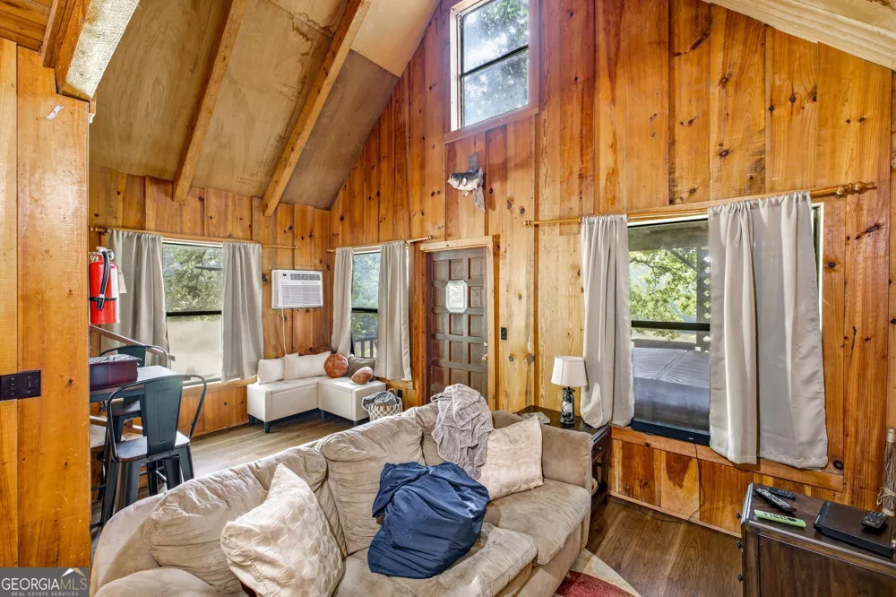 232 Sunburst LN Clarkesville, GA 30523