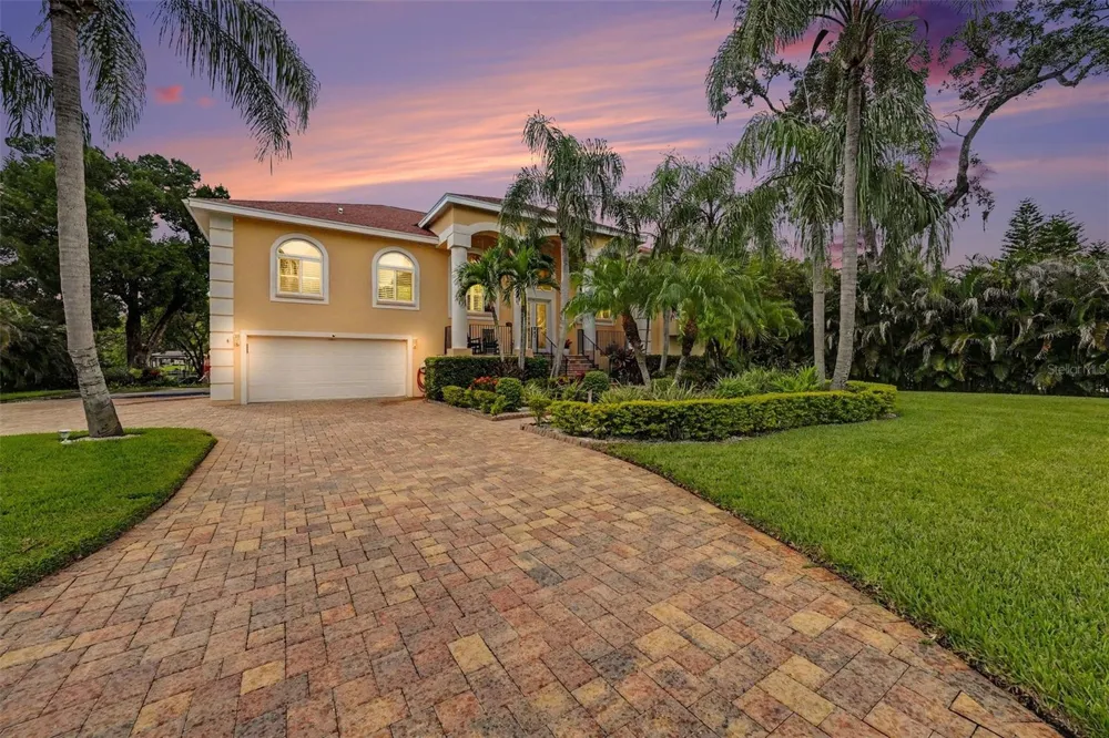 1021 W HENRY AVENUE Tampa, FL 33604