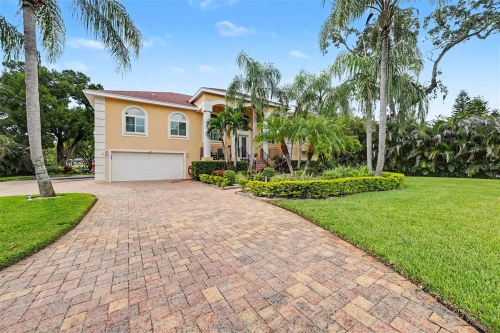 1021 W HENRY AVENUE Tampa, FL 33604