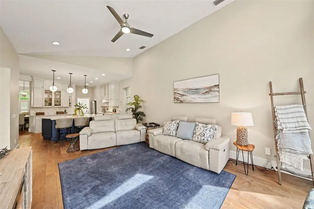 1021 W HENRY AVENUE Tampa, FL 33604