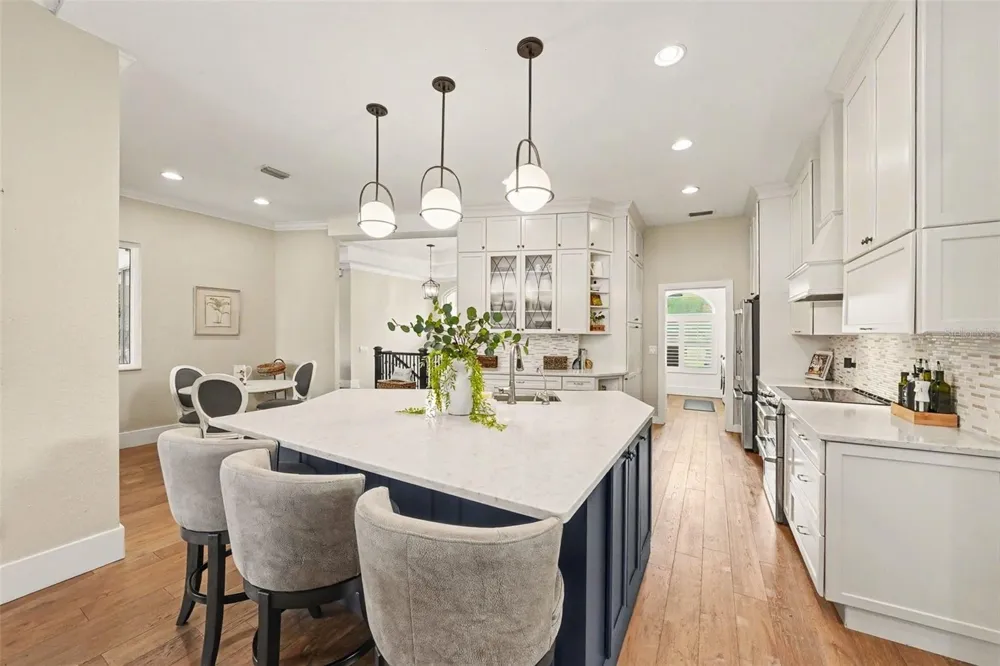 1021 W HENRY AVENUE Tampa, FL 33604