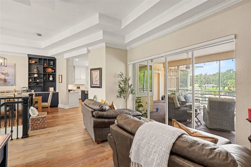 1021 W HENRY AVENUE Tampa, FL 33604