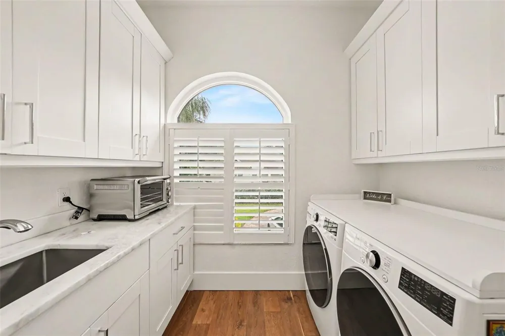 1021 W HENRY AVENUE Tampa, FL 33604