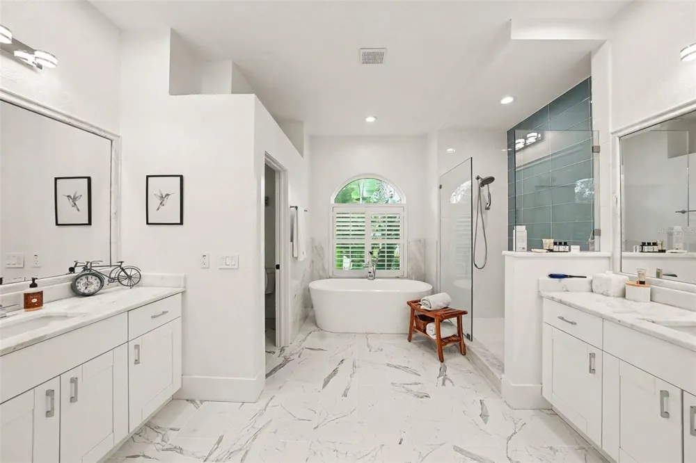 1021 W HENRY AVENUE Tampa, FL 33604