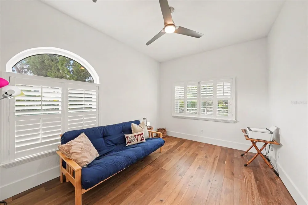 1021 W HENRY AVENUE Tampa, FL 33604