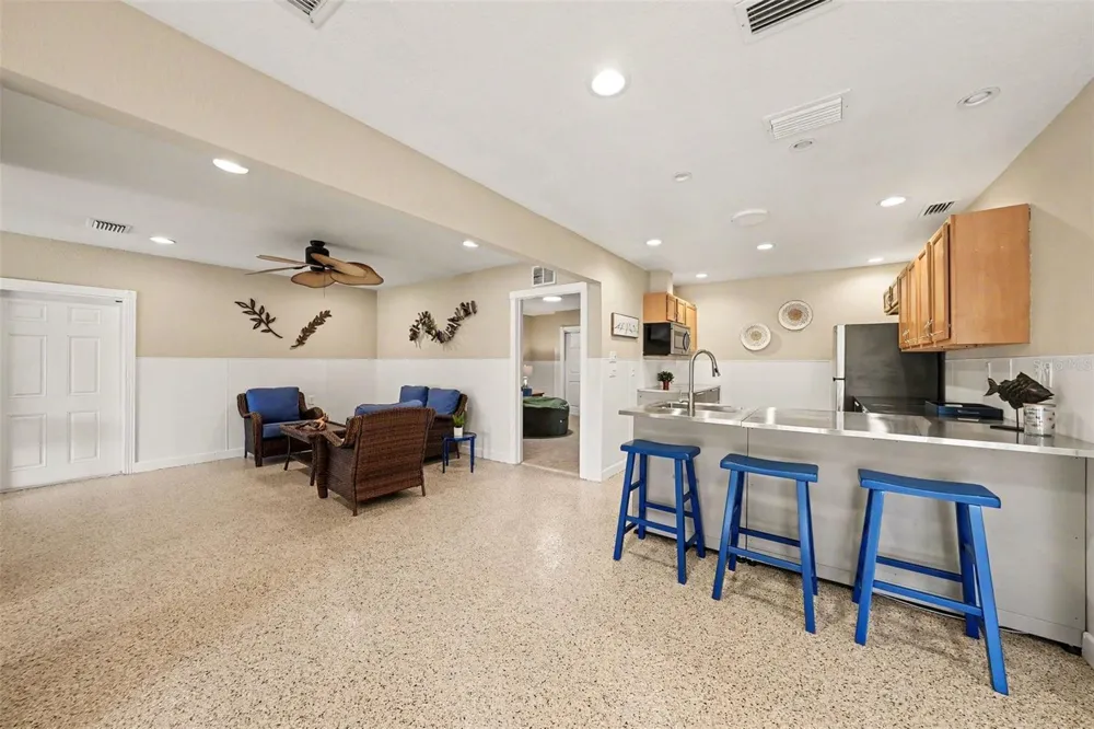 1021 W HENRY AVENUE Tampa, FL 33604