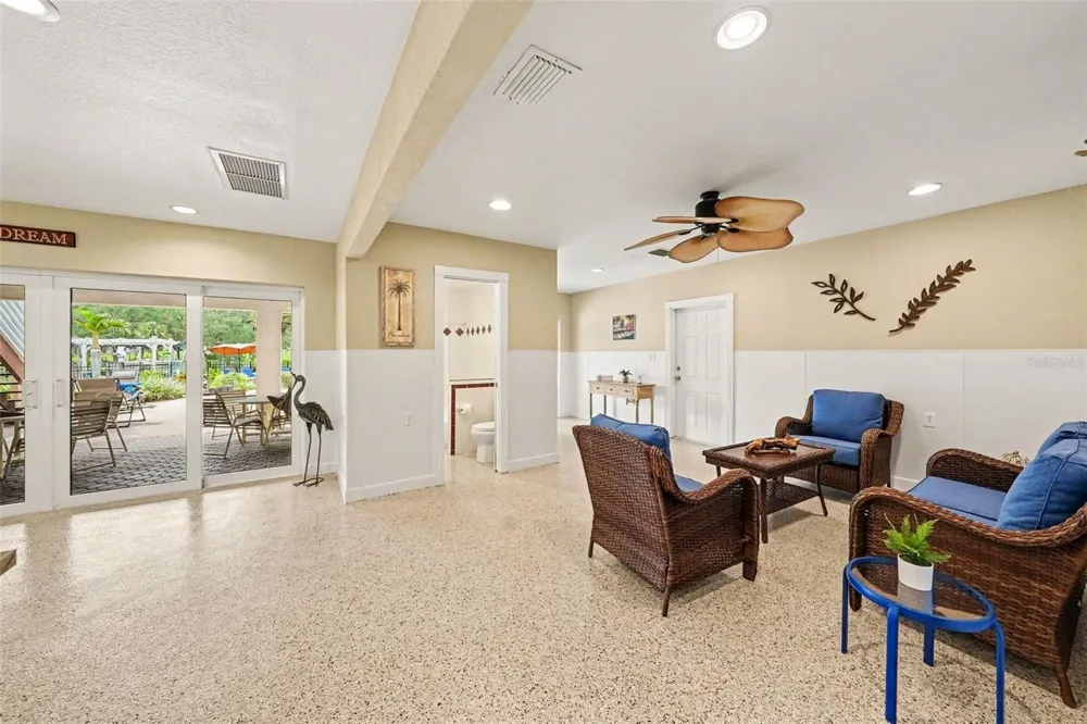 1021 W HENRY AVENUE Tampa, FL 33604