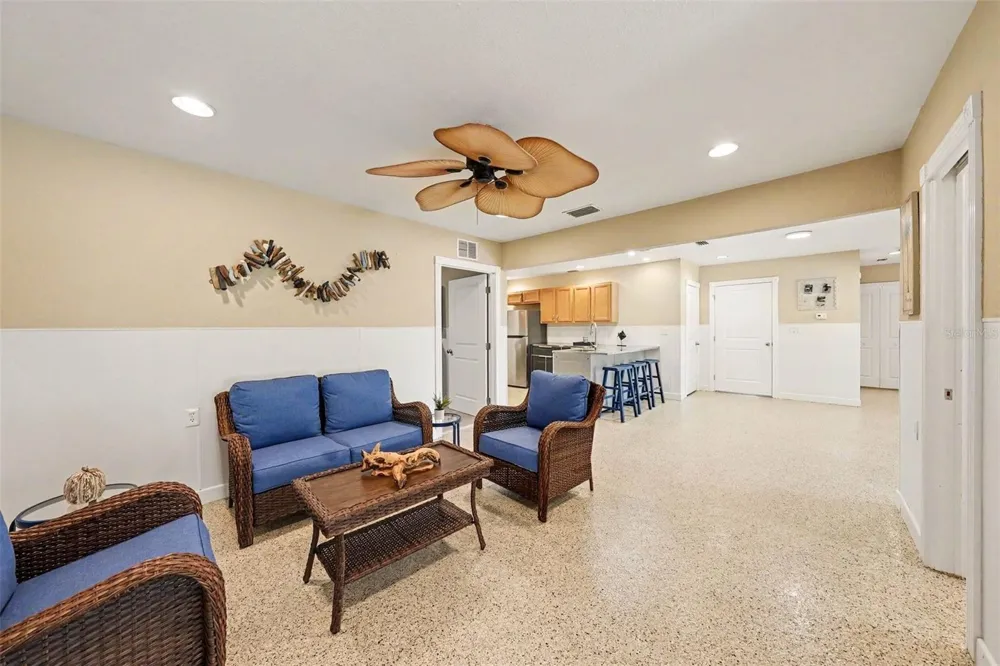1021 W HENRY AVENUE Tampa, FL 33604