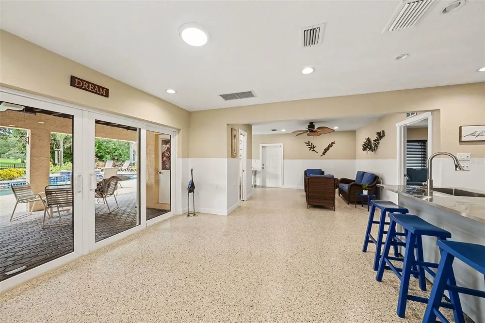 1021 W HENRY AVENUE Tampa, FL 33604