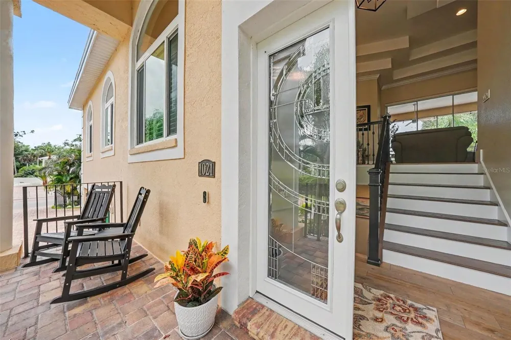 1021 W HENRY AVENUE Tampa, FL 33604