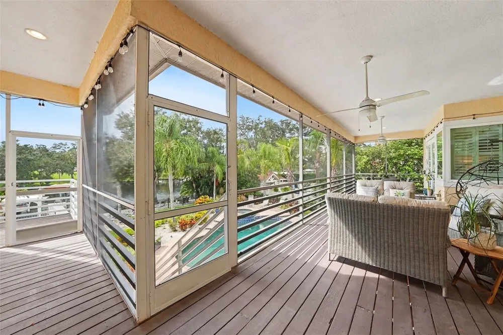 1021 W HENRY AVENUE Tampa, FL 33604