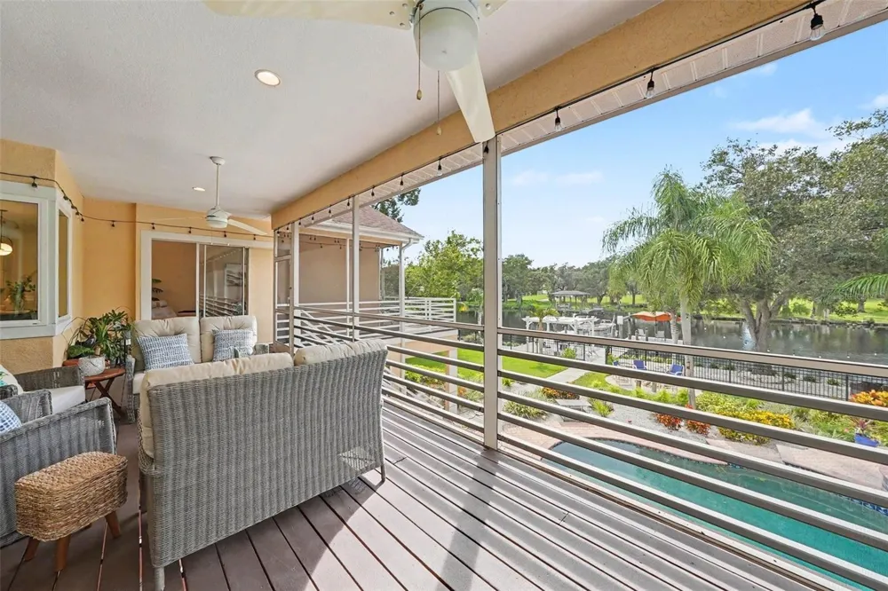 1021 W HENRY AVENUE Tampa, FL 33604