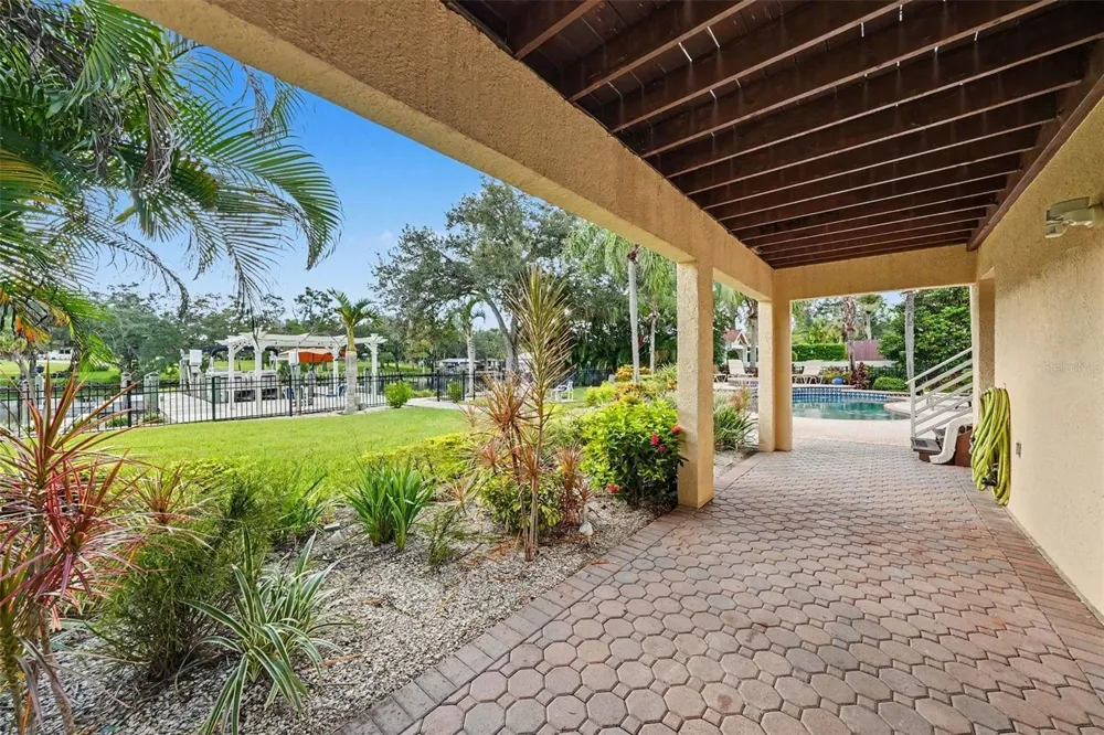 1021 W HENRY AVENUE Tampa, FL 33604