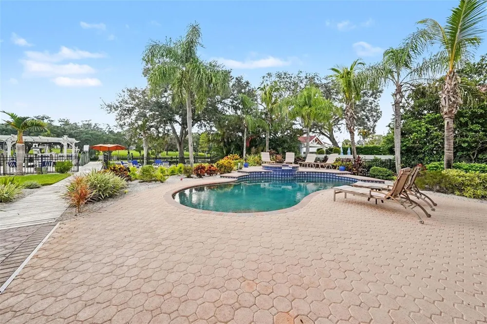 1021 W HENRY AVENUE Tampa, FL 33604