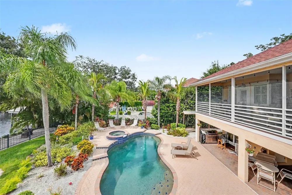 1021 W HENRY AVENUE Tampa, FL 33604