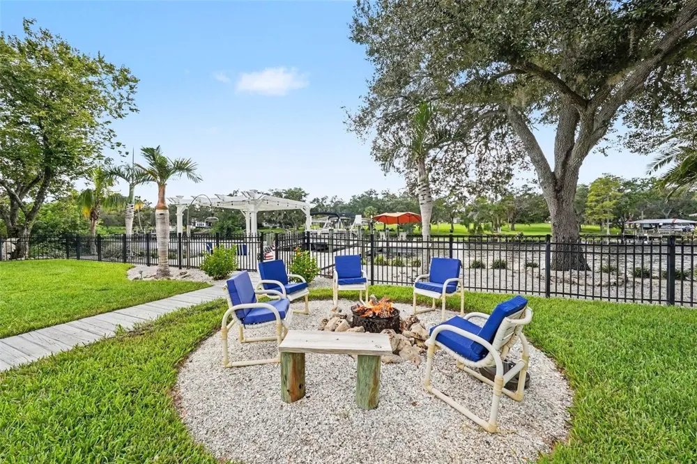 1021 W HENRY AVENUE Tampa, FL 33604