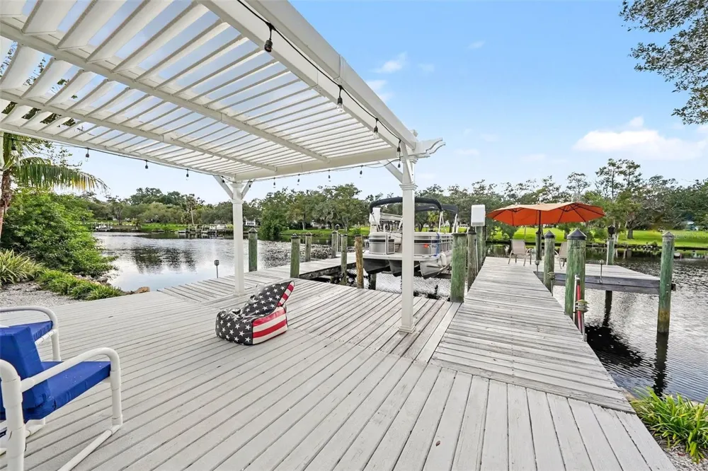 1021 W HENRY AVENUE Tampa, FL 33604