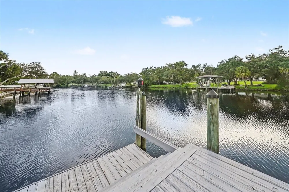 1021 W HENRY AVENUE Tampa, FL 33604