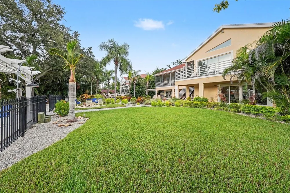 1021 W HENRY AVENUE Tampa, FL 33604