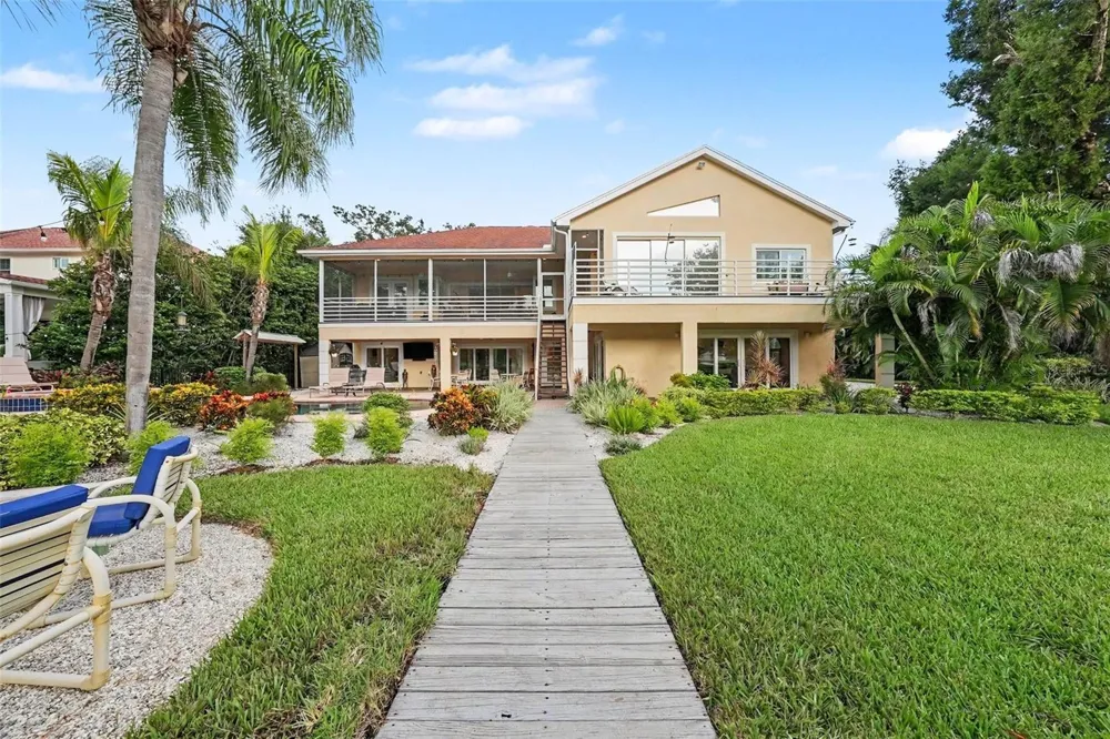 1021 W HENRY AVENUE Tampa, FL 33604