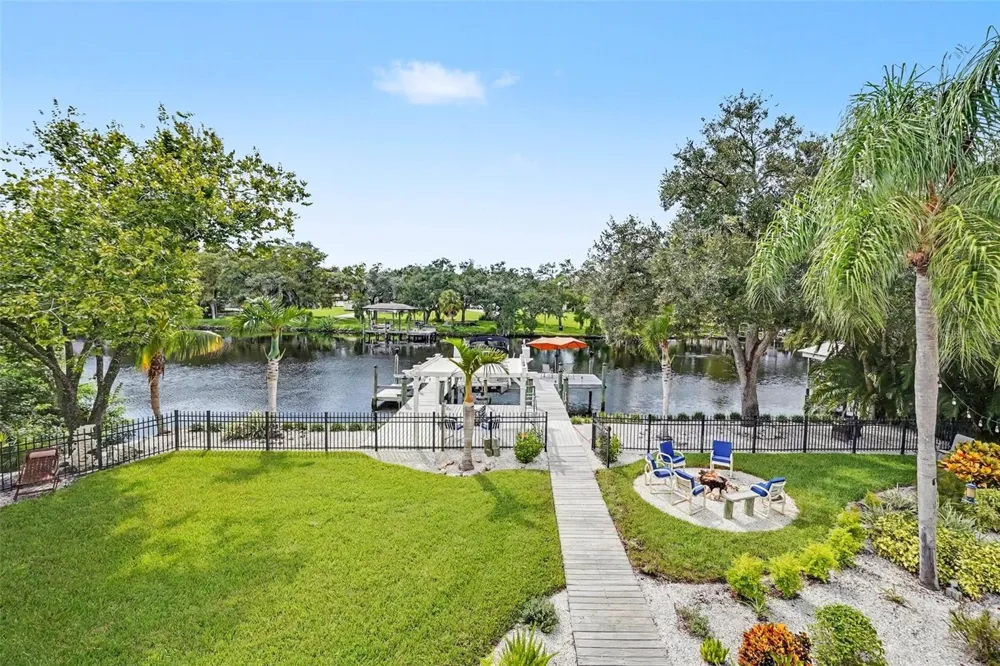 1021 W HENRY AVENUE Tampa, FL 33604