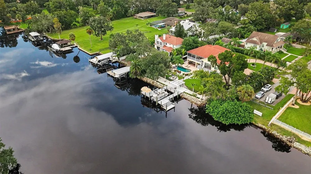 1021 W HENRY AVENUE Tampa, FL 33604