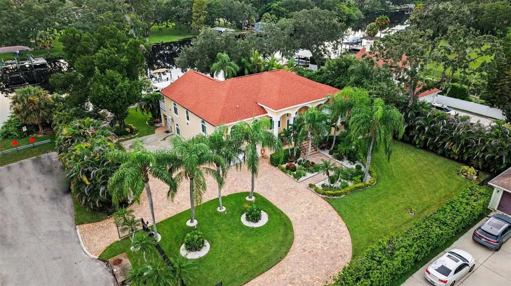 1021 W HENRY AVENUE Tampa, FL 33604