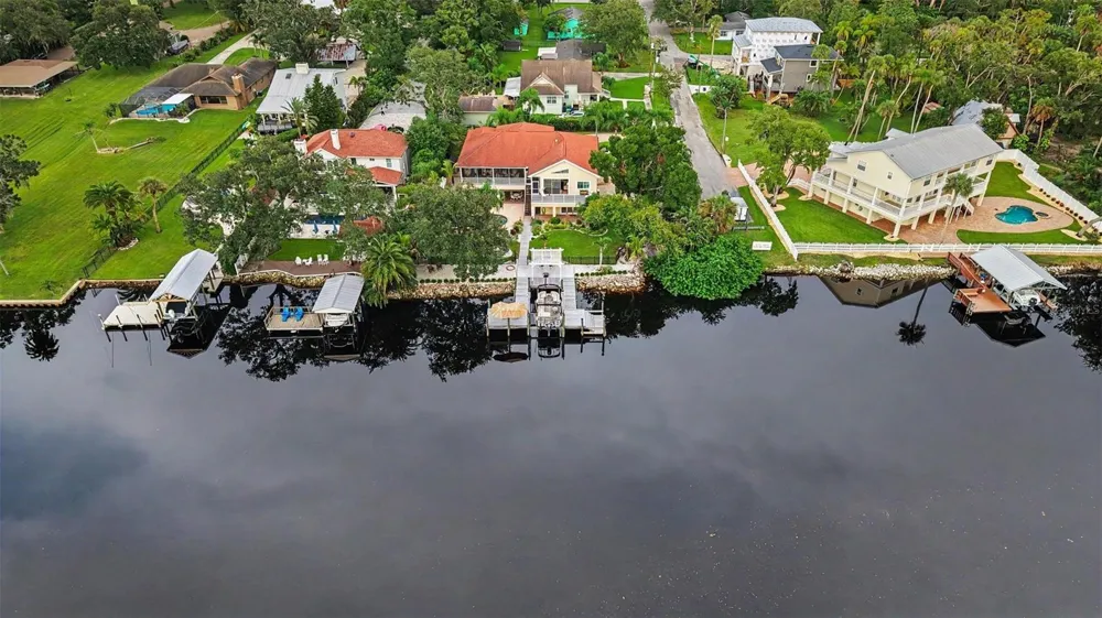 1021 W HENRY AVENUE Tampa, FL 33604