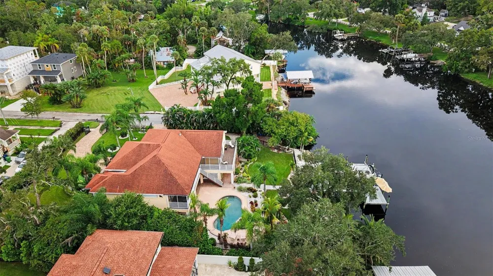 1021 W HENRY AVENUE Tampa, FL 33604