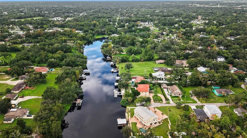 1021 W HENRY AVENUE Tampa, FL 33604