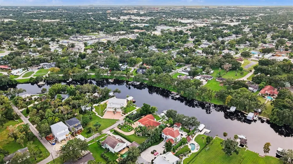 1021 W HENRY AVENUE Tampa, FL 33604