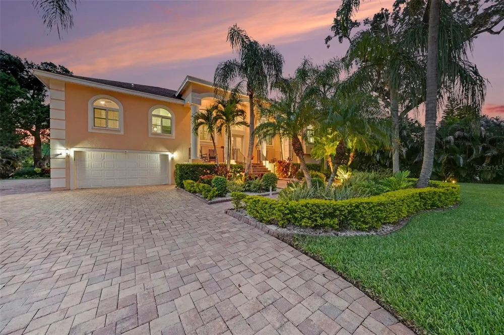 1021 W HENRY AVENUE Tampa, FL 33604
