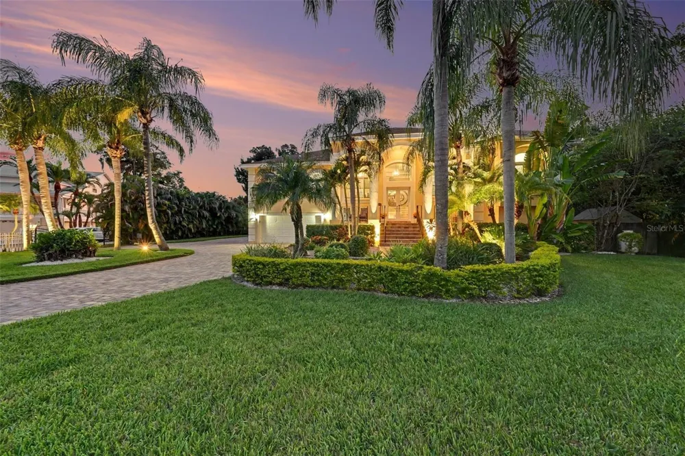 1021 W HENRY AVENUE Tampa, FL 33604