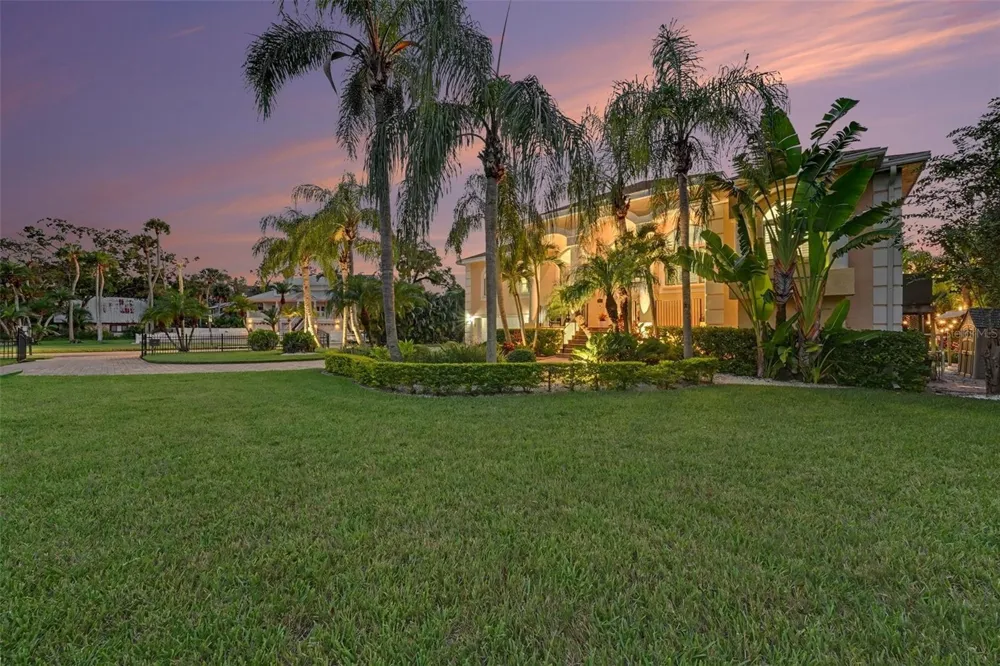 1021 W HENRY AVENUE Tampa, FL 33604
