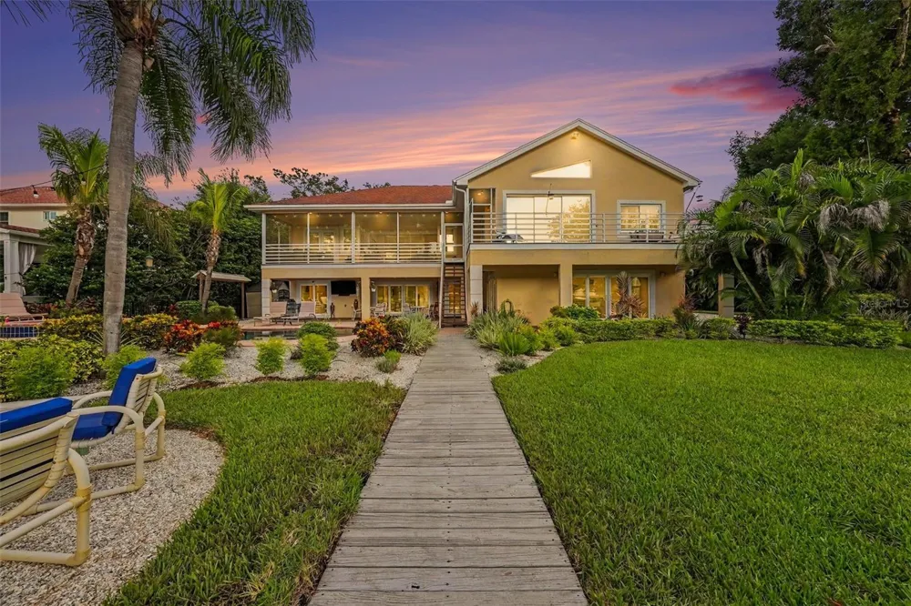 1021 W HENRY AVENUE Tampa, FL 33604