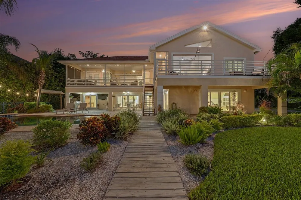 1021 W HENRY AVENUE Tampa, FL 33604