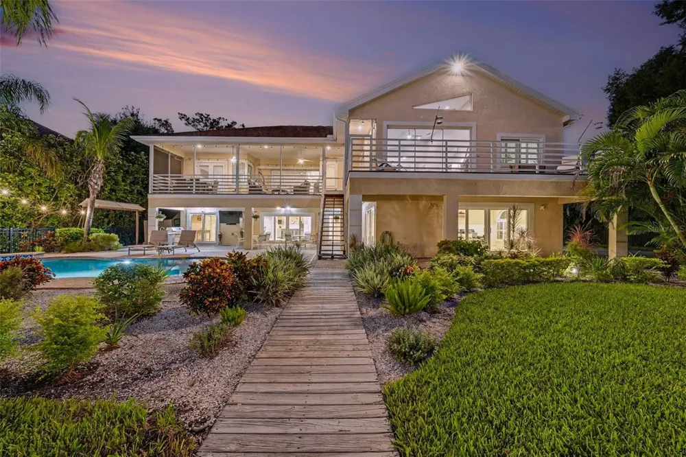 1021 W HENRY AVENUE Tampa, FL 33604