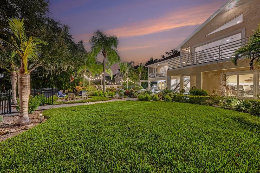 1021 W HENRY AVENUE Tampa, FL 33604