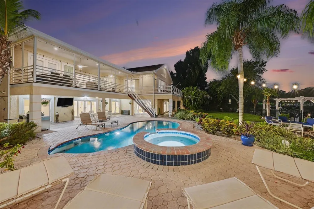 1021 W HENRY AVENUE Tampa, FL 33604